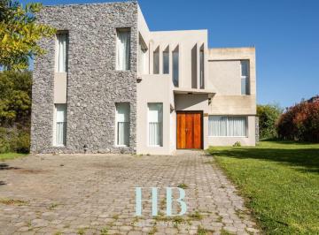 Casa de 6 ambientes, Costa Esmeralda · Casa en Venta y Alquiler en Golf 2, Costa Esmeralda, Costa Atlántica