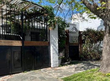 Casa · 108m² · 4 Ambientes · 1 Cochera · Casa Chalet en Venta en Quilmes Oeste, Quilmes, G. B. a. Zona Sur