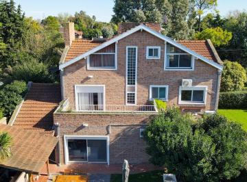 Casa · 280m² · 7 Ambientes · 4 Cocheras · Casa a La Venta en Club de Campo Los Rosales