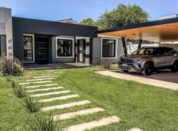 Casa · 206m² · 4 Dormitorios · 2 Cocheras · Venta – Casa Moderna en Santa Rita 4 Dorm 206 m² Cubiertos