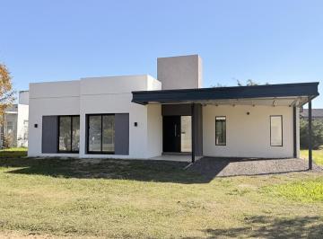 Casa · 90m² · 3 Ambientes · 2 Cocheras · Casa a Estrenar 2 Dorm. Barrio Los Bretes – Financiación