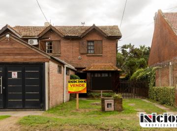 Departamento de 4 ambientes, Mar de Ajó · Dúplex con Amplio Jardín en Hermoso Barrio - C737