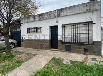 Casa · 72m² · 3 Ambientes · 1 Cochera · Venta de Casa de 2 Dorm. con Cochera en Barrio Saladillo - Rosario