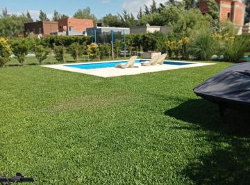 Casa · 180m² · 4 Ambientes · 2 Cocheras · Casa en La Comarca