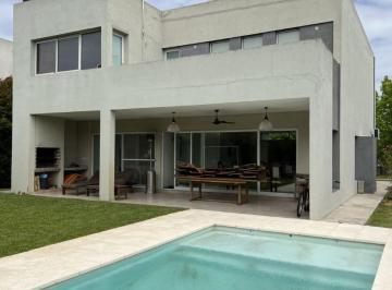 Casa · 220m² · 6 Ambientes · 4 Cocheras · Alquiler Casa en Los Alisos, Nordelta