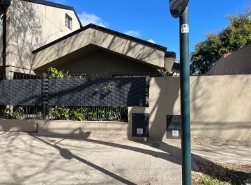 Casa de 4 ambientes, San Isidro · Hermosa Casa, Tipo PH en Excelente Ubicación