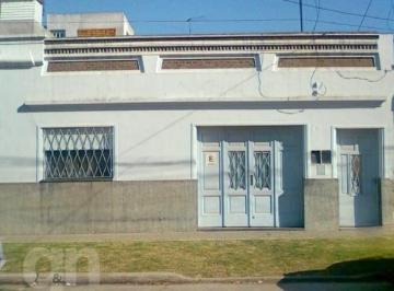FRENTE · Casa Al Frente y Casa Interna Gran Terreno