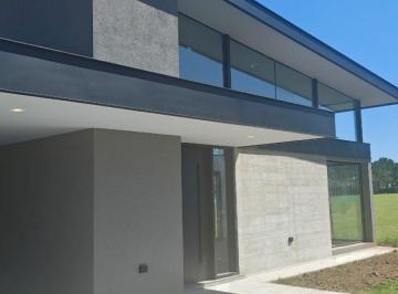 Casa · 240m² · 7 Ambientes · 3 Cocheras · Casa en Venta Chacras de La Villa
