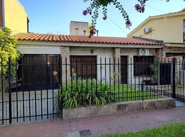 Casa · 80m² · 4 Ambientes · 1 Cochera