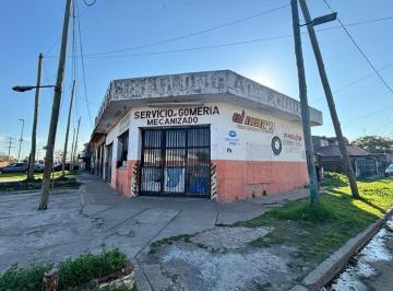 Bodega-Galpón · 150m² · 2 Dormitorios · Lote Comercial con Vivienda Sobre Av Tomas Flores (Pasco)