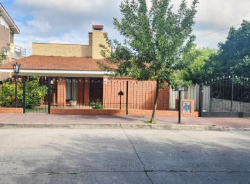Casa · 250m² · 3 Dormitorios · 2 Cocheras · Venta Casa Amplia 3 Dorm. y Pileta B° La Cuesta Carlos Paz