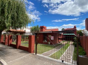 Casa · 230m² · 3 Dormitorios · 3 Cocheras · Venta Casa 3 Dorm. con Pileta B° Santa Rita Carlos Paz