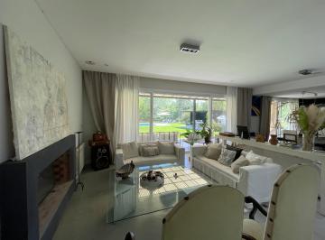 Casa de 4 ambientes, Pilar · Excelente Casa en La Argentina. 4 Dorm. en Suite