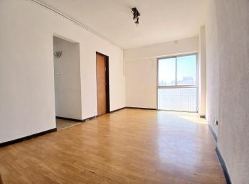 Departamento · 42m² · 3 Ambientes · Excelente Depto - Mucha Luz - Ventilación - Medios de Transporte