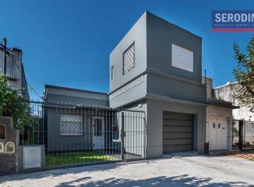 Casa · 90m² · 3 Ambientes · 1 Cochera · Casa de 3 Ambientes con Parque