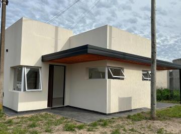 Casa de 3 ambientes, General Belgrano · Casa 116 m², a Estrenar, Calle 103 Esquina 56, General Belgrano, Buenos Aires.
