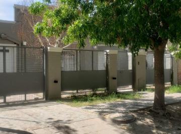 Casa · 210m² · 6 Ambientes · 1 Cochera · Venta Casa Familiar, Barrio Los Tilos, Cipolletti, Río Negro