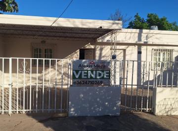 Casa · 100m² · 4 Ambientes · 1 Cochera · Casa en Venta! a m. de Av Castelli