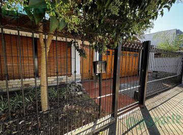 Casa · 210m² · 5 Ambientes · 2 Cocheras · Venta de Excelente Casa 5 Amb en Castelar Norte - Apto Crédito