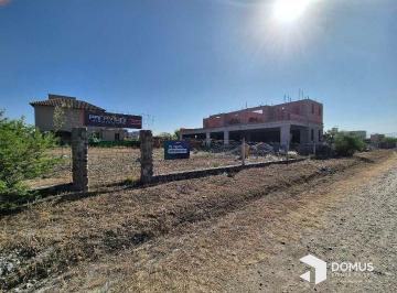Terreno · 570m² · 5 Dormitorios · 2 Cocheras · Venta Terreno con Construccion en Barrio Las Quintas