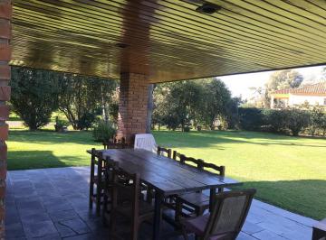Casa · 273m² · 4 Dormitorios · 2 Cocheras · Casa en Mapuche C. C