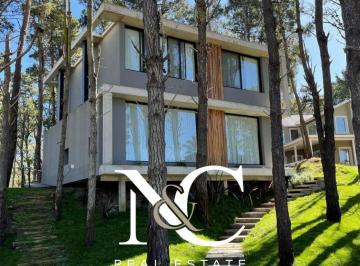 Casa · 154m² · 5 Ambientes · Casa en Venta en Costa Esmeralda Deportiva