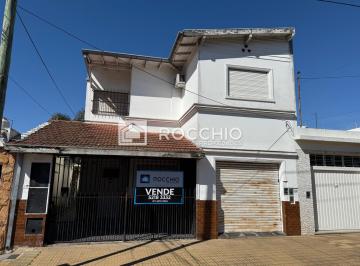 Casa · 212m² · 4 Ambientes · 1 Cochera · Casa en Venta 4 Ambientes J. L Suarez
