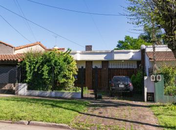 Casa · 3 Ambientes · 3 Cocheras · Chalet