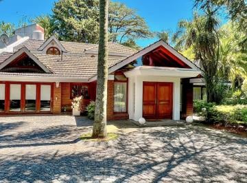Casa · 400m² · 8 Ambientes · 6 Cocheras · Venta Casa Barrio San Juan Pereyra 8 Ambientes