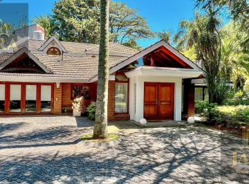 Casa · 400m² · 8 Ambientes · 6 Cocheras · Venta Casa Barrio San Juan Pereyra 8 Ambientes
