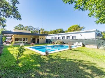 Casa · 145m² · 3 Dormitorios · 3 Cocheras · Venta - Casa de 3 Dorm. Escritorio - Centro, Funes.