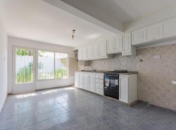 Casa · 150m² · 5 Ambientes · 1 Cochera · Casa Al Frente - 3 Dorm. - Cochera y Patio - Fisherton, Rosario