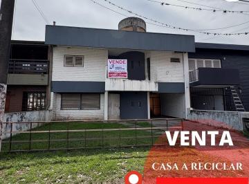 Casa de 4 ambientes, San Miguel de Tucumán · Casa en Venta a Reciclar Sobre Av Mate de Luna 2500