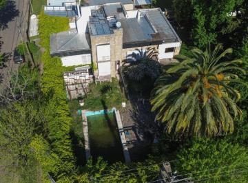 Casa · 360m² · 7 Ambientes · 1 Cochera · Casa en Venta a Refaccionar 4 Dorm. City Bell