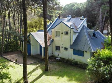 Casa · 200m² · 7 Ambientes · 1 Cochera · Casa 4 Dorm. en Alquiler Temporario Pinamar