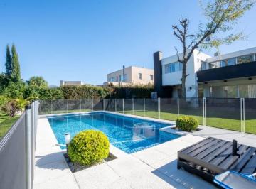 Casa · 350m² · 5 Ambientes · 2 Cocheras · Casas en Venta en Fincas de Hudson