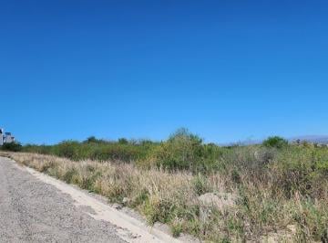 Terreno · 700m² · Vanta Lote de Terreno en Tanti - Apto Escritura