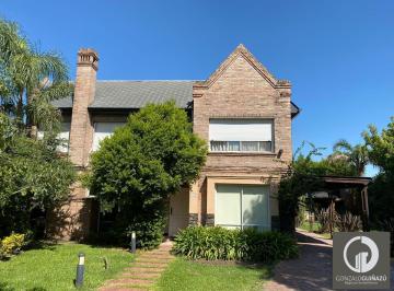 Casa · 300m² · 7 Ambientes · 2 Cocheras · Casa 4 Dorm. - Piscina - Carlos Pellegrini