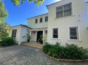 Casa · 280m² · 5 Ambientes · 1 Cochera · Casa en San Isidro