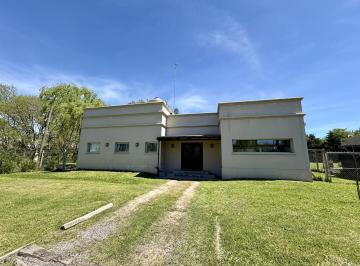 Casa · 128m² · 3 Ambientes · 2 Cocheras · Casa de 2 Dorm. en Venta en City Bell