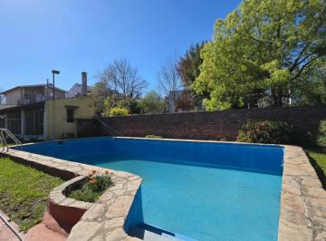 Casa · 112m² · 3 Ambientes · 2 Cocheras · Casa Venta 3 Ambientes Amplio Lote Parque Piscina