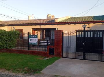 Casa · 110m² · 4 Ambientes · 1 Cochera · Casa Barrio Zapiola, a 100 m de Constitucion
