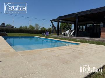 Casa · 80m² · 3 Ambientes · Alquiler Temporario en Funes - 2 Dorm.