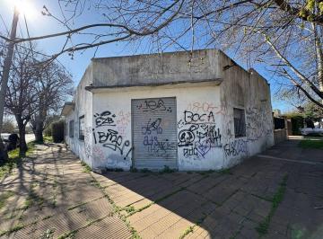 Casa · 131m² · 3 Ambientes · 1 Cochera · Casa C/ Local en Venta a Refaccionar en Ezeiza - Apto Credito Hipotecario