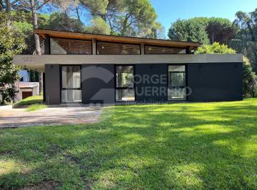 Casa · 148m² · 4 Ambientes · Casa en Carilo