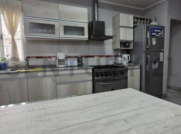 Casa · 138m² · 3 Ambientes · 1 Cochera · Se Vende Casa en Rafaela