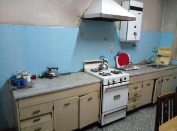 Casa · 120m² · 3 Ambientes · 1 Cochera · Casa en Avellaneda Venta