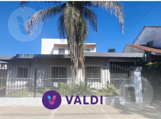 Casa · 150m² · 6 Ambientes · 2 Cocheras