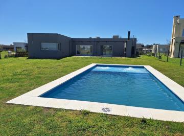 Casa · 135m² · 4 Ambientes · 2 Cocheras · Casa en Venta en Barrio San Sebastián Área 1