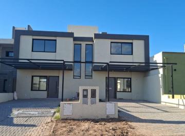 Casa de 5 ambientes, Córdoba · Venta Dúplex 3 Dorm. 2 Baños - 1 Toilette - Docta Av - Oportunidad - Renta Asegurada